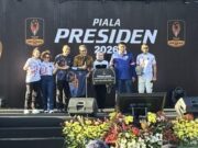 Piala Presiden Beri Cek Rp500 Juta untuk Legenda Sepak Bola Indonesia