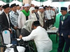Prabowo Sungkem di Hadapan KH Nurul Huda Djazuli Saat Tiba di Muktamar NU