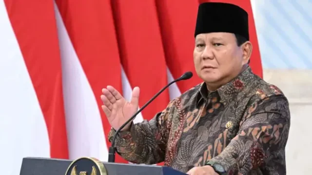 Presiden-Prabowo-Dorong-Pembaruan-Buku-Pelajaran-Nasional