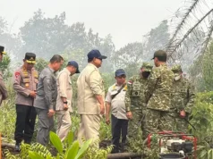 Presiden Prabowo Tanpa Masker Tinjau Kabut Asap Kebakaran Hutan di Kalbar