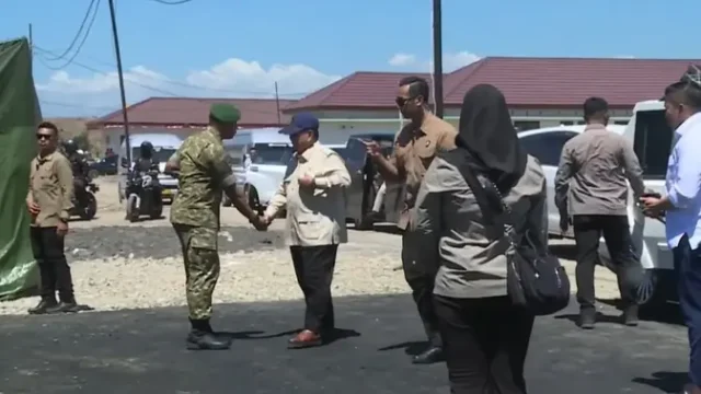 Presiden-Prabowo-Tinjau-Langsung-Dampak-Gempa-NTT-di-Nagekeo