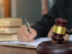 Pria AS Dikenai Sanksi Usai Coba Manipulasi AI Pengadilan Lewat Teks Tersembunyi
