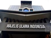 Pria Berpakaian Perempuan di Karnaval Kemerdekaan Dinyatakan Haram oleh MUI