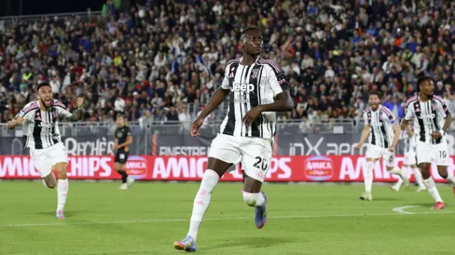Randal-Kolo-Muani-Kembali-ke-Juventus-Teken-Kontrak-Lima-Tahun