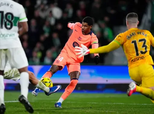 Rashford Ditawarkan ke Roma, MU Incar Gelandang Manu Kone