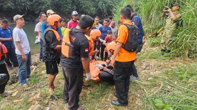 Remaja-Tenggelam-di-Ciliwung-Ditemukan-Tewas-Operasi-SAR-Dihentikan