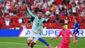 Ribuan-Fans-Ronaldo-Heboh-Kepung-Gereja-Salah-Kira-Akan-Ada-Pernikahan-Rahasia
