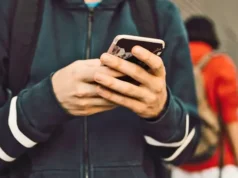 Screen Time Berlebihan Tingkatkan Risiko Pikiran Bunuh Diri pada Mahasiswa