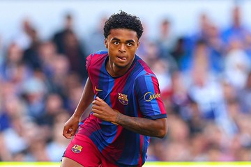 Shane-Kluivert-Debut-Bersama-Barcelona-Lanjutkan-Warisan-Ayah