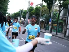 Taklukkan Panas Surabaya, 7.000 Pelari Berlari Lewat 10 Landmark Ikonic
