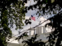 Trump Denda Operator Teleprompter Rp2,7 Miliar karena Taruh Pidato