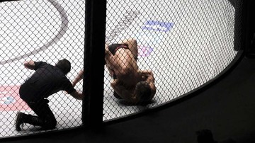 Usman Nurmagomedov Pertahankan Sabuk Juara PFL dengan KO di Ronde Pertama
