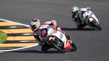 Veda-Ega-Pratama-Tembus-Tiga-Besar-di-Hari-Pertama-Moto3-Inggris