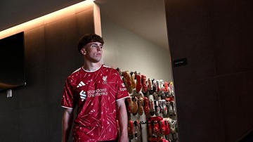 Victor-Muyoz-Pilih-Liverpool-Karena-Gaya-Main-Iraola-yang-Menyerang
