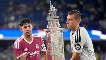 Vinicius-Tertawa-Lihat-Trofi-Jumbo-Berat-40-Kg-Usai-Madrid-Menang