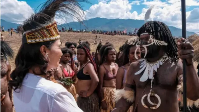 Wamenpar-Hadir-di-Pembukaan-Festival-Lembah-Baliem-Sebelum-Penembakan