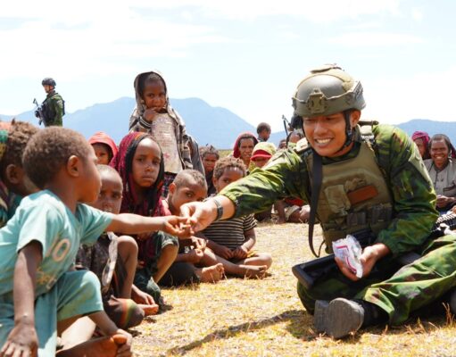 Tembus Medan Ekstrem, Koops TNI Habema Berhasil Salurkan 2 Ton Bantuan Kemanusiaan ke Tiga Distrik di Kabupaten Puncak
