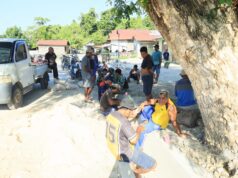 Hangatnya Kebersamaan, Satgas TMMD ke-129 Kodim 1505/Tidore Makan Bersama Warga di Lokasi Pekerjaan