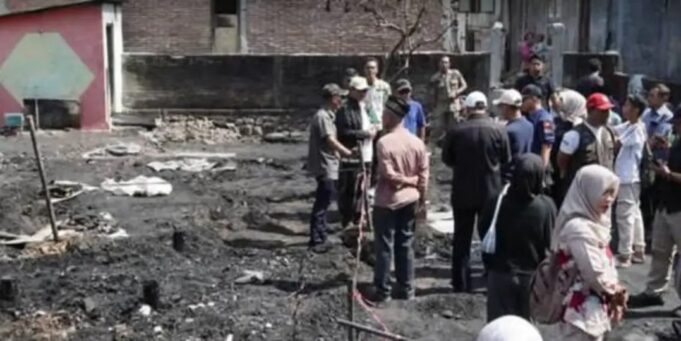Wakil Bupati Sumbawa Tinjau Korban Kebakaran di Desa Kerekeh