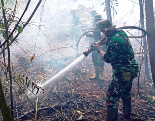 Gambut Jadi Medan Tempur, Satgas Darat Lanud Sjamsudin Noor Pantang Pulang Sebelum Bara Terkendali