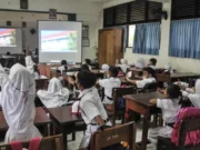Abu Vulkanik Anak Krakatau Capai Jakarta, Pemprov DKI Terapkan PJJ Mulai Senin