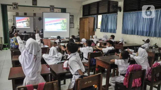 Abu-Vulkanik-Anak-Krakatau-Capai-Jakarta-Pemprov-DKI-Terapkan-PJJ-Mulai-Senin