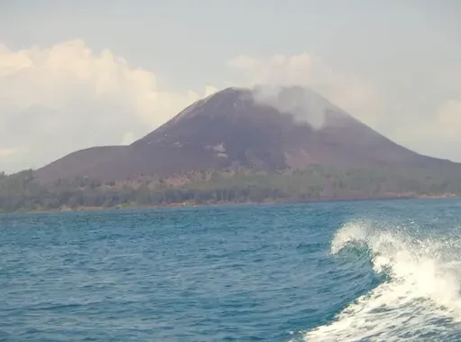 Abu Vulkanik Anak Krakatau Mencapai 7.000 Kaki, Berpotensi Ganggu Kualitas Udara Teluk Lampung