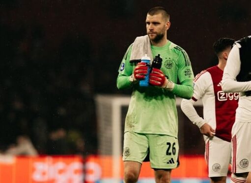 Ajax Resmi Rekrut Dua Bek dalam 15 Menit, Kehrer dan Spina Gabung Musim 2026/2027
