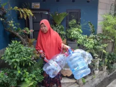 Bantuan Air Bersih Diberikan ke Warga Depok Akibat Kekeringan dan PDAM Mati
