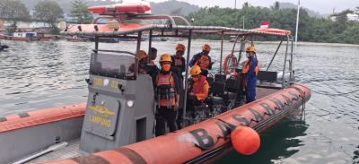 Basarnas Huyung Dua RIB Cari Lima Jurnalis Hilang di Selat Sunda