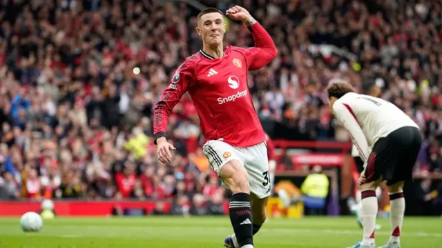 Benjamin-Sesko-Kembali-Cedera-Tulang-Kering-Man-United-Waspadai-Kondisi-Pemain