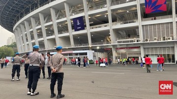 Brimob-Sterilisasi-SUGBK-Jelang-Laga-Bangladesh-vs-Malaysia-dan-Indonesia-vs-Singapura