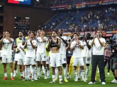 Como Beri Kursi Terdepan untuk Suporter Lansia di Debut Liga Champions