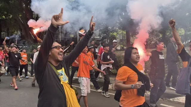 Demi-Derby-Ibu-Kota-The-Jakmania-Berbondong-bondong-dari-Luar-Jakarta