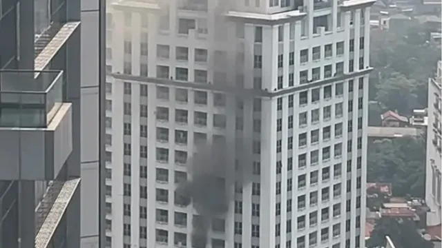 Evakuasi-33-Jiwa-dari-Kebakaran-Pavilium-Pakai-Skylift