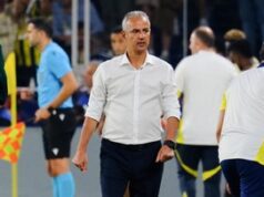 Fenerbahçe Mundurkan Pelatih Usai Dilempar Botol, Presiden Langsung Batalakan