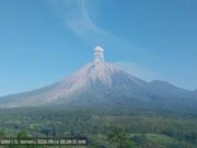 Gunung Semeru Erupsi Pagi Ini, Kolom Abu Capai 1.000 Meter
