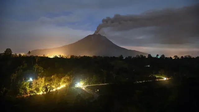 Gunung-Sinabung-Masih-Siaga-Warga-Dilarang-Mendekati-Puncak