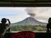 Gunung Sinabung Naik ke Level Siaga, Warga Karo Dievakuasi