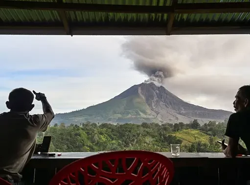 Gunung Sinabung Naik ke Level Siaga, Warga Karo Dievakuasi
