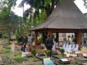 Guruh Soekarnoputra Dimakamkan di TPU Karet Bivak Bersebelahan dengan Fatmawati