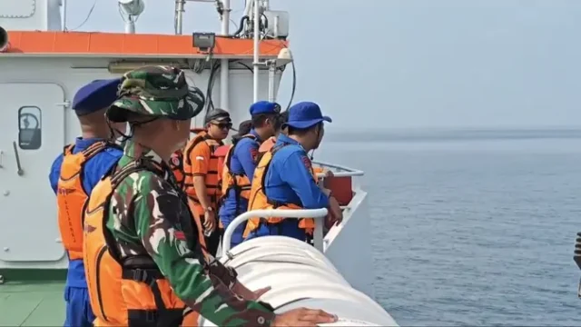 Hari-Kesembilan-Pencarian-22-Kapal-dan-Drone-Canggih-Dikerahkan-di-Selat-Sunda