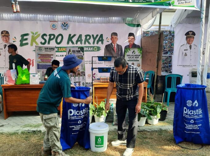 Singgah di Stan Kuli Farm, Anggota DPR Diperkenalkan dengan Wajah Baru Pengelolaan Sampah