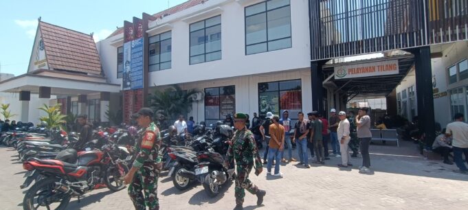 Sidang Kasus Dugaan Penganiaan Berat Dilakukan Online, Warga Raberas Datangi Kejaksaan