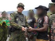 Ikrar Setia di Puncak Jaya, 4 Mantan Anggota OPM Serahkan Senjata ke TNI