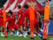 Indonesia Unggul 1-0 Atas Singapura Berkat Gol Oratmangoen di Babak Pertama