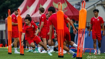 Indonesia-Unggul-1-0-Atas-Singapura-Berkat-Gol-Oratmangoen-di-Babak-Pertama
