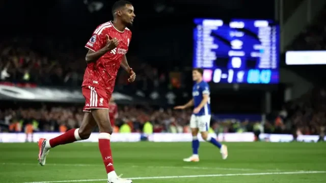 Isak-Bangkit-dengan-Dua-Gol-Liverpool-Menang-2-0-atas-Ipswich-Town