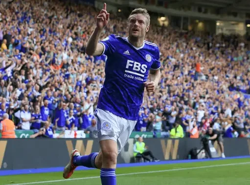 Jamie Vardy Resmi Gabung Burnley di Usia 39 Tahun
