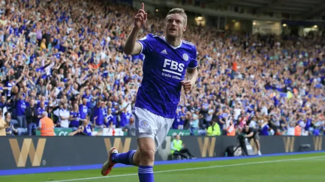 Jamie-Vardy-Resmi-Gabung-Burnley-di-Usia-39-Tahun